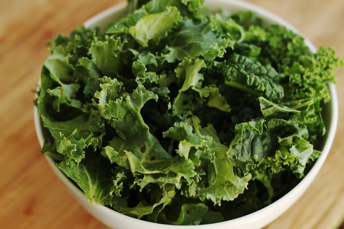 Bol de legumes verts frais